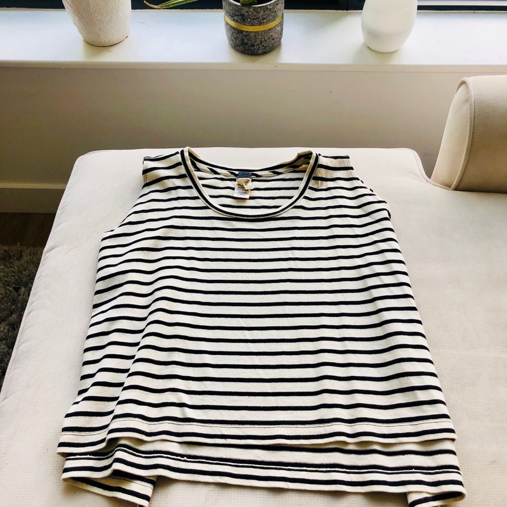 Striped sleeveless top 🖤